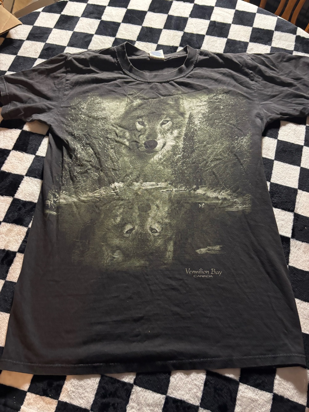 Size small Canada Men's Black Graphic Wolf T-Shirt